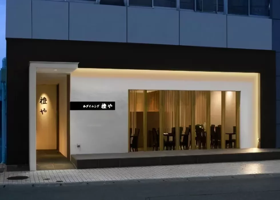 饮品店门头图片 「奶茶咖啡店门头实景」有料又有趣,抓取年轻消费者注意力