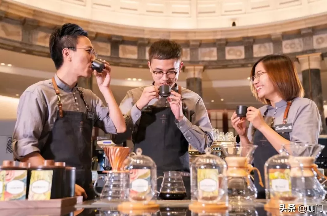 饮品店长工作经历 门店破5000家,15小时晋升1位店经理!星巴克是怎么培养人的?