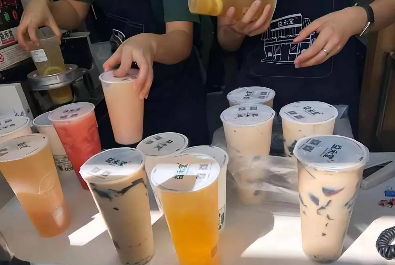 饮品店名字大全20000个简单 中国“奶茶之都”:狂开19万家茶饮店,不是深圳,超过上海!