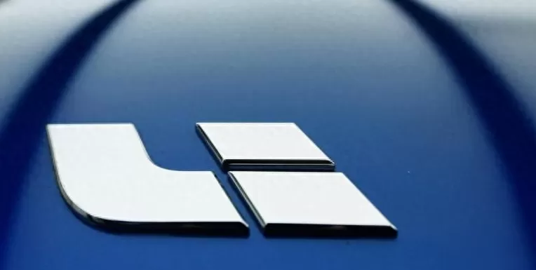 汽车用品招商海报 理想汽车海报事件：自主品牌营销边界与责任思考