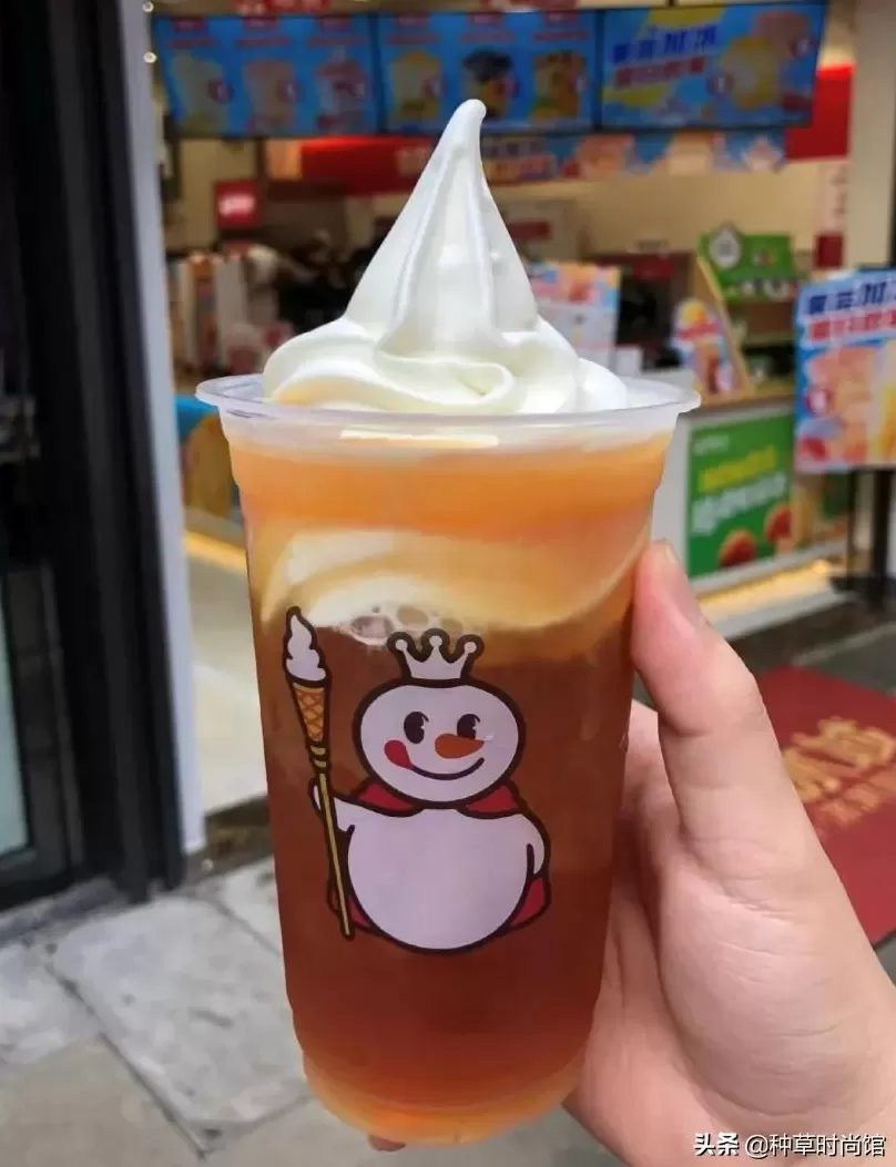 蜜雪冰城的草莓摇摇奶昔好喝吗 蜜雪冰城红黑榜来了,这几款上头冷饮你喝过了吗?