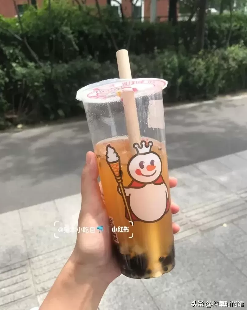 蜜雪冰城的草莓摇摇奶昔好喝吗 蜜雪冰城红黑榜来了,这几款上头冷饮你喝过了吗?