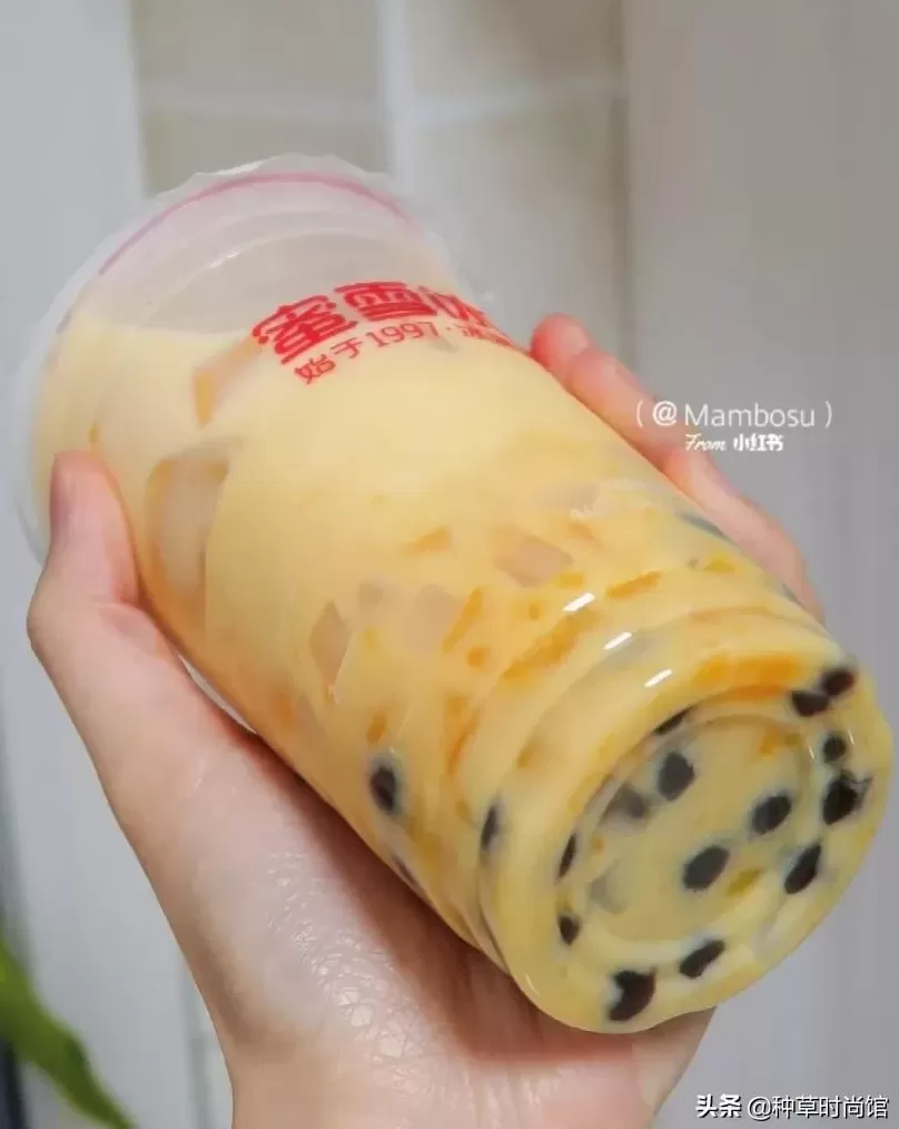 蜜雪冰城的草莓摇摇奶昔好喝吗 蜜雪冰城红黑榜来了,这几款上头冷饮你喝过了吗?