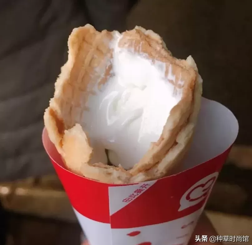 蜜雪冰城的草莓摇摇奶昔好喝吗 蜜雪冰城红黑榜来了,这几款上头冷饮你喝过了吗?