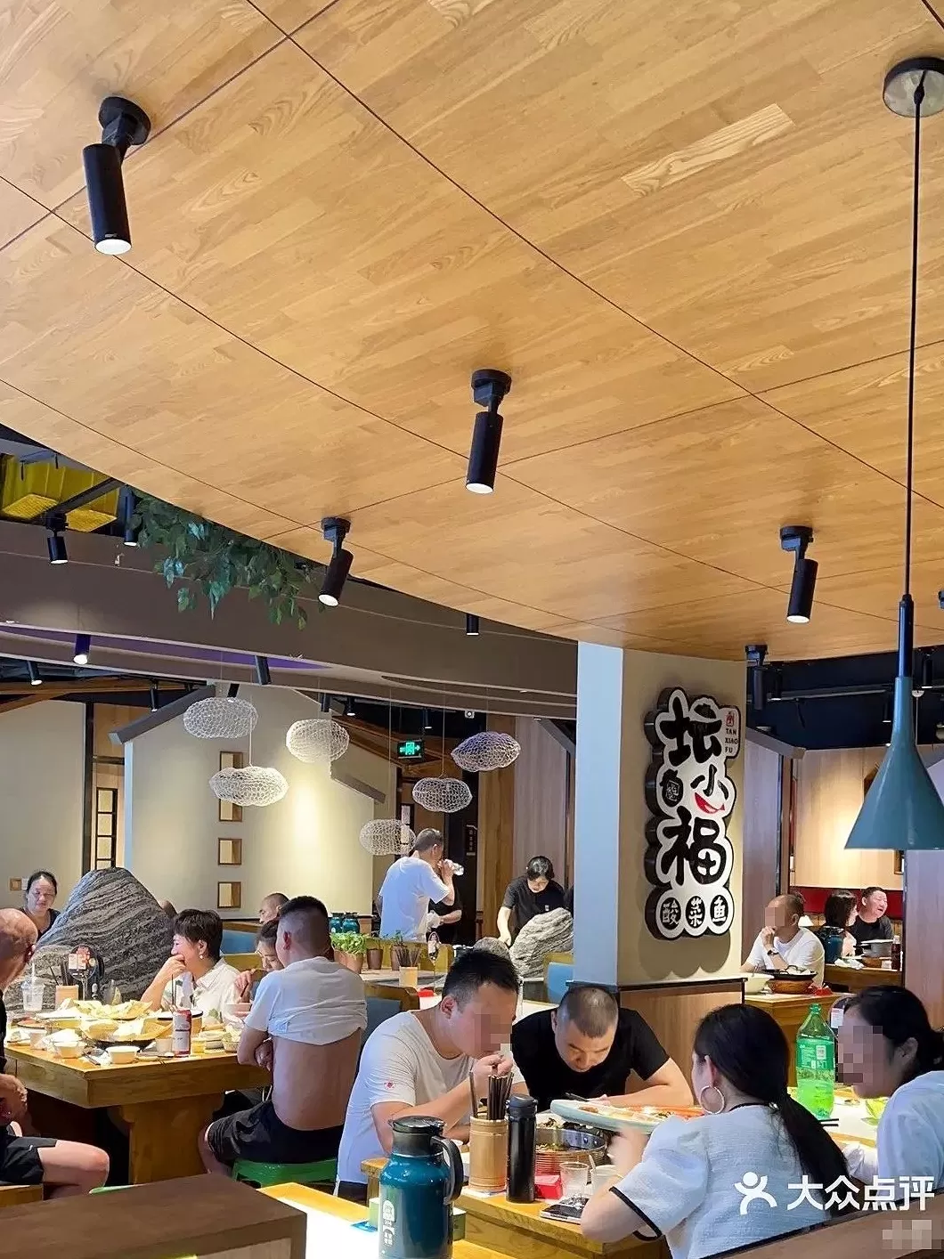 饮品店平面布局图 卷不卷,云南高中地理这道题,看奶茶店布局,回答6-9题,你会吗