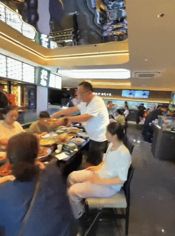 饮品店平面布局图 卷不卷,云南高中地理这道题,看奶茶店布局,回答6-9题,你会吗