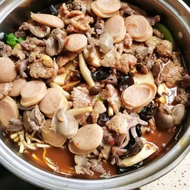 火锅店饮品展示黄瓜 做好夏天的小火锅“冒菜”,有色有香又有味
