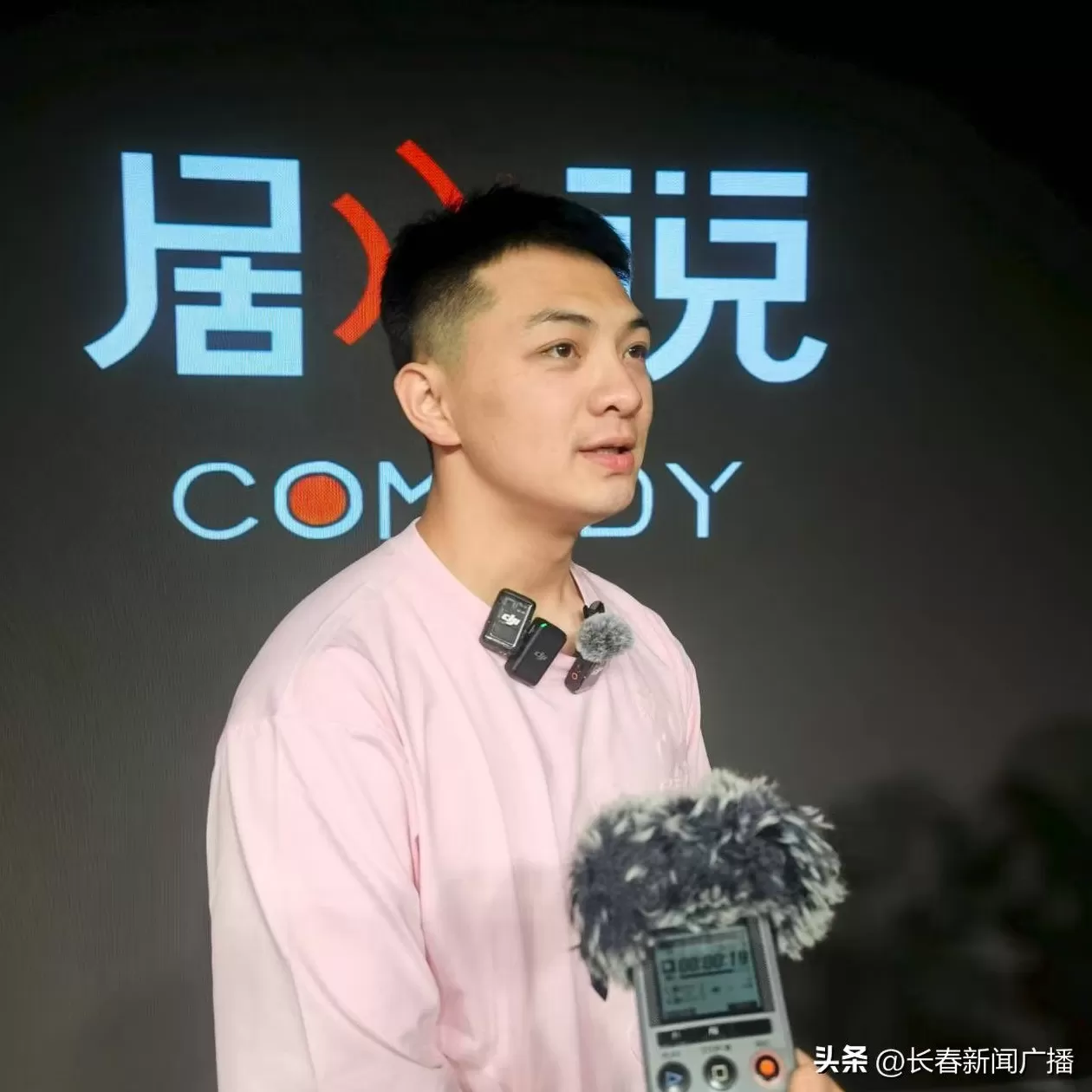 电视背景墙加盟长春 雪饼猴惊喜加盟!长春春京西剧说剧场首发剧《喜都电台》爆笑启幕