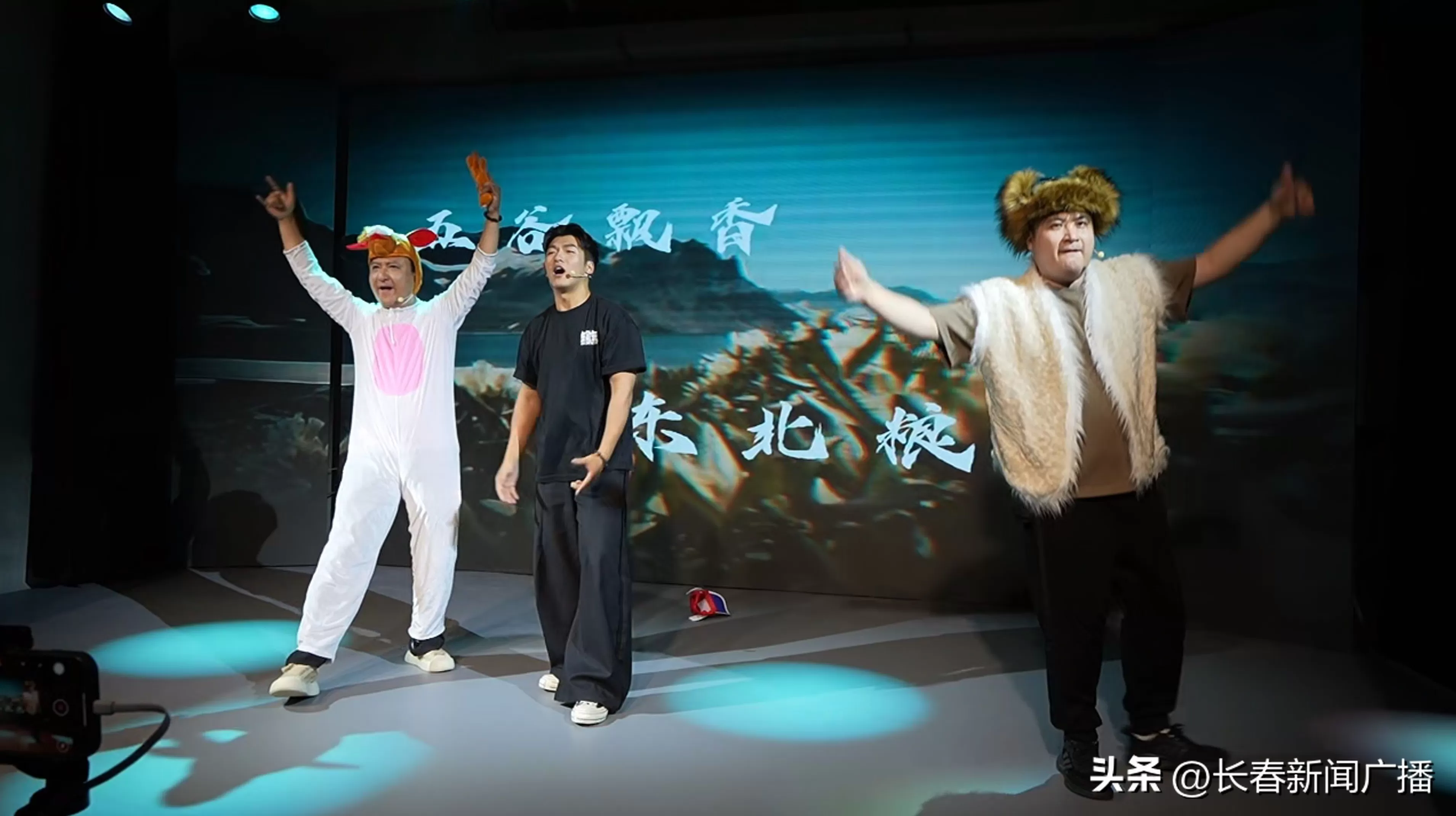电视背景墙加盟长春 雪饼猴惊喜加盟!长春春京西剧说剧场首发剧《喜都电台》爆笑启幕