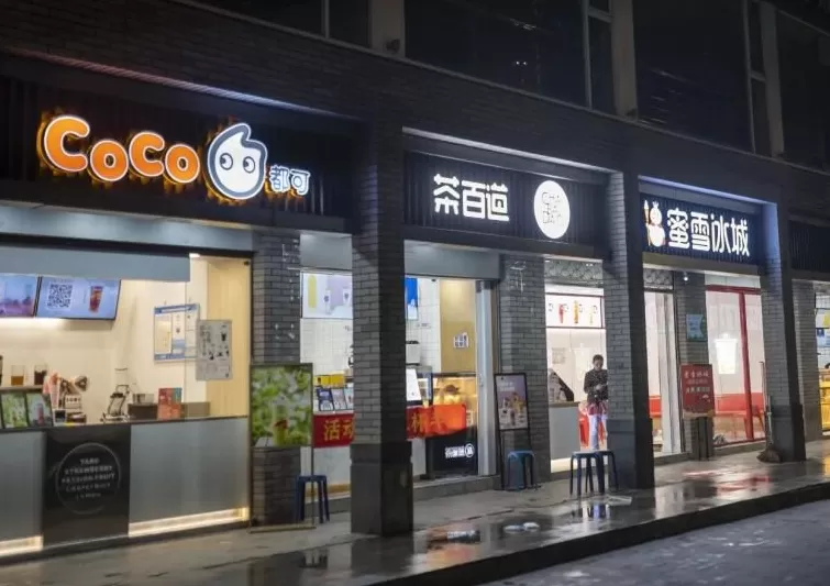 饮品店隔渣池 茶饮企业暗战三四线,闭店率最高达60%,老加盟商为防新对手“自我加密”