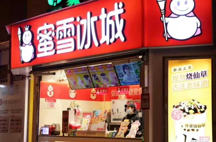 饮品店隔渣池 茶饮企业暗战三四线,闭店率最高达60%,老加盟商为防新对手“自我加密”