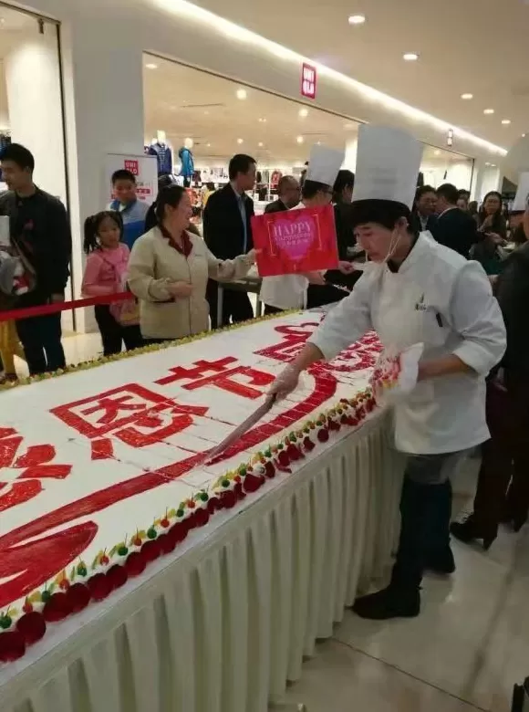 绘本男装有网店吗 您还记得人民商场感恩节吗?今年比“进价”更实惠,赶紧带家人一起来逛逛