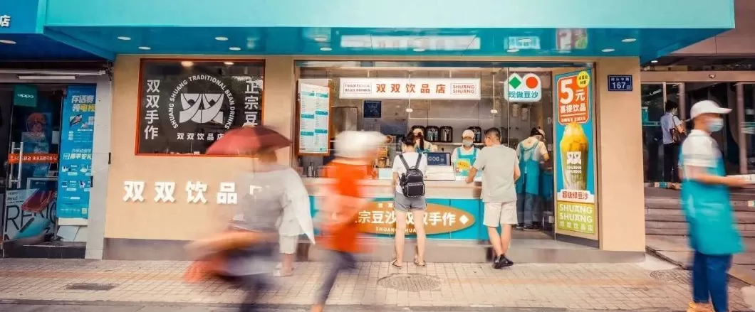 饮品店旋转灯箱 动感灯箱凭什么成商家新宠?动态吸睛+高性价比的双重密码