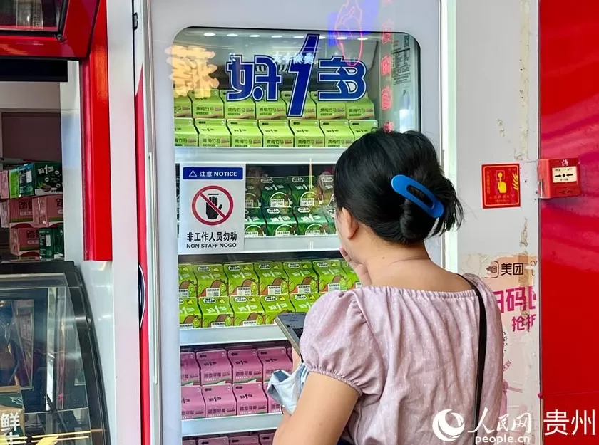 饮品店推出一款新口味冰淇淋 “首店热”引爆“消费热” 解锁逛街新体验丨一起来首秀