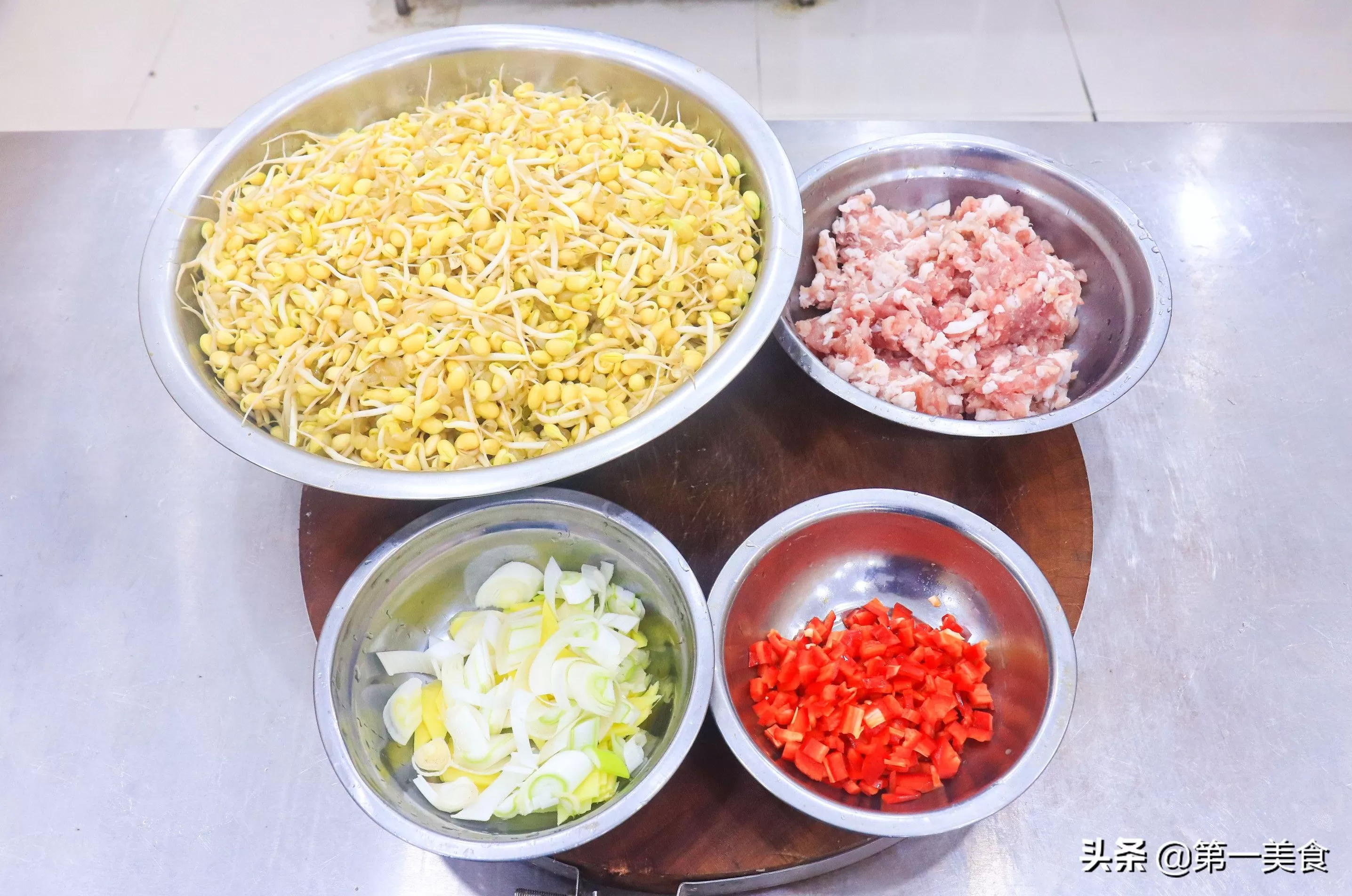 豆芽在线观看免费高清电视剧 厨师长做一道小炒黄豆芽,地道农家菜,越嚼越香,家里最常吃