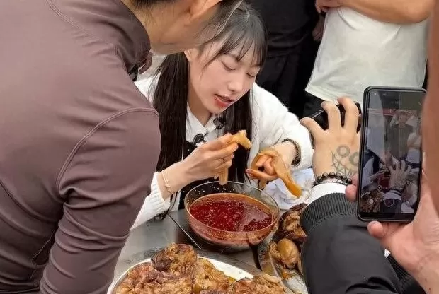 疯狂抄手是啥 摩天·活力城：撩人心弦的迷人夜景图3