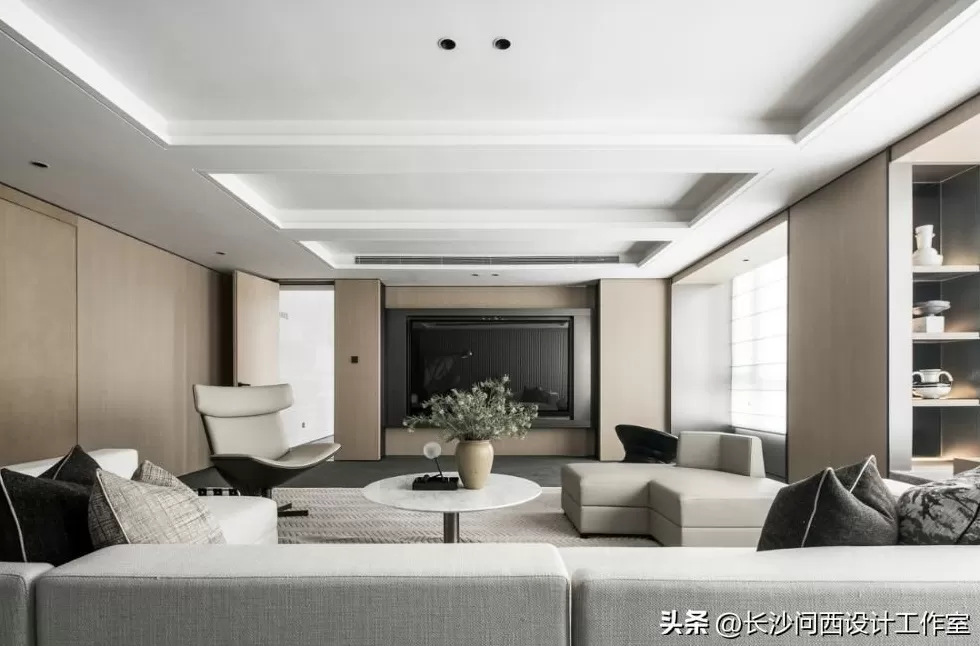 长沙定制电视背景墙在哪里 优衣库华中地区最大店铺落户长沙,快时尚品牌们集中“开大店”