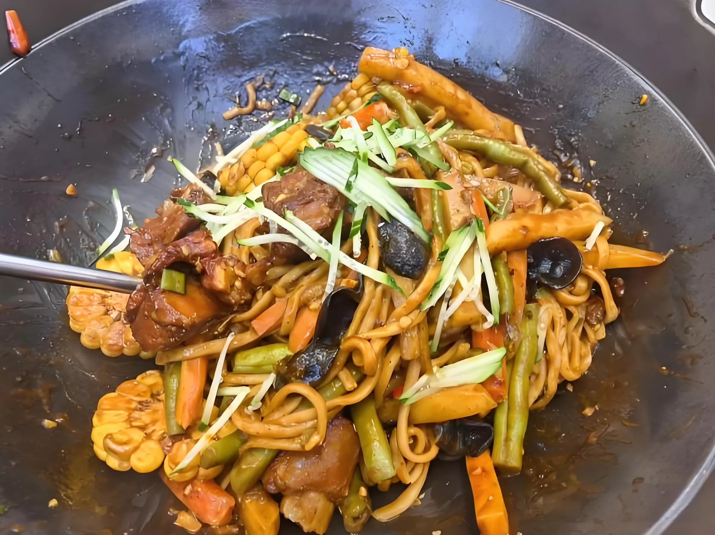 顺溜刀削面的猪肉面卤怎么做 “老巷烟火繁华”系列报道12 顺溜削面: 一口香滑 满心欢喜