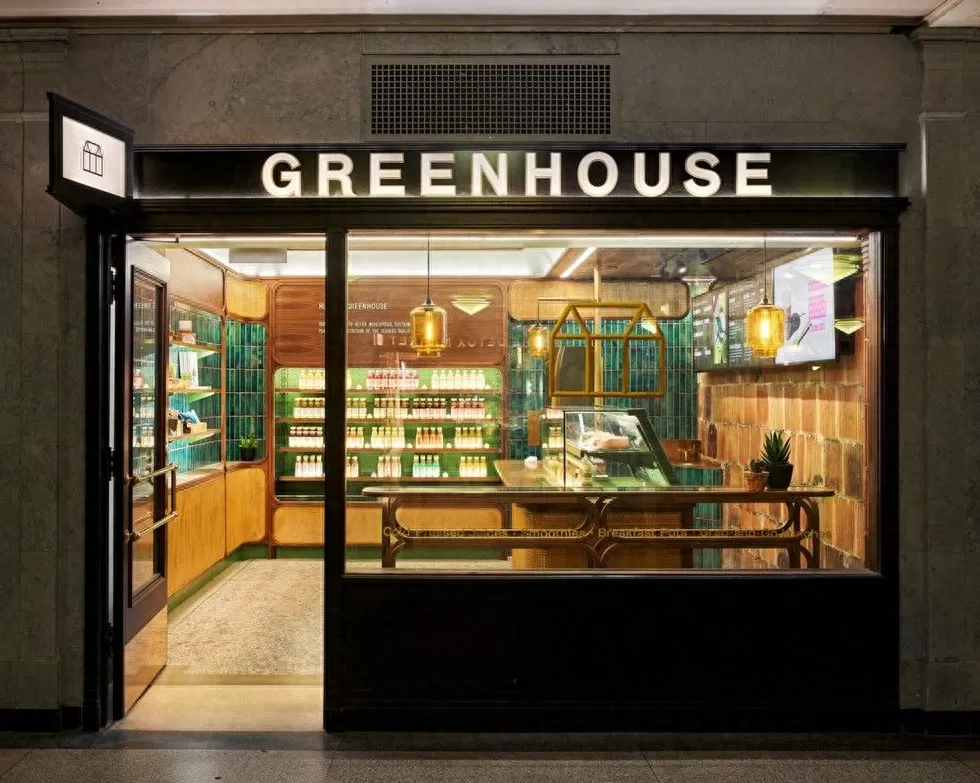饮品店装修效果图仿古 小小果汁店玩起复古油画风,这次真的美到心坎里了 饮品店装修效果图仿古 小小果汁店玩起复古油画风,这次真的美到心坎里了