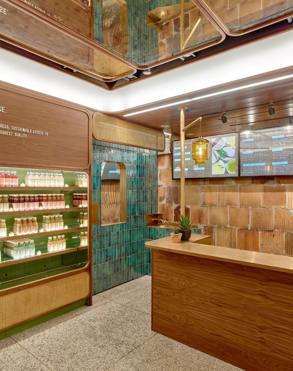 饮品店装修效果图仿古 小小果汁店玩起复古油画风,这次真的美到心坎里了