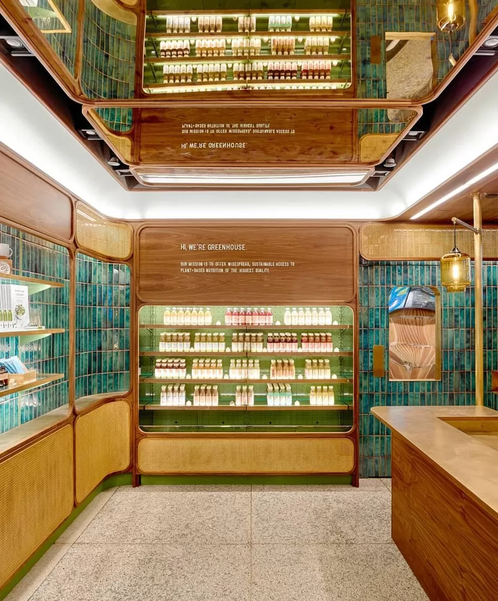 饮品店装修效果图仿古 小小果汁店玩起复古油画风,这次真的美到心坎里了