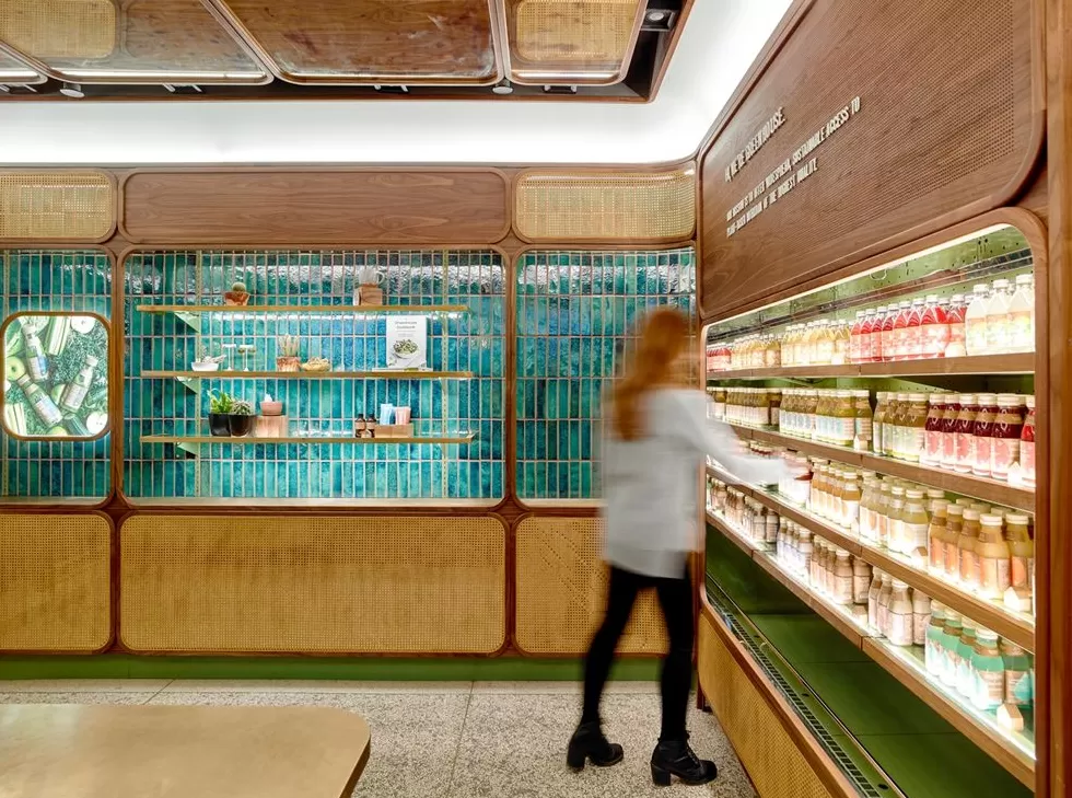 饮品店装修效果图仿古 小小果汁店玩起复古油画风,这次真的美到心坎里了