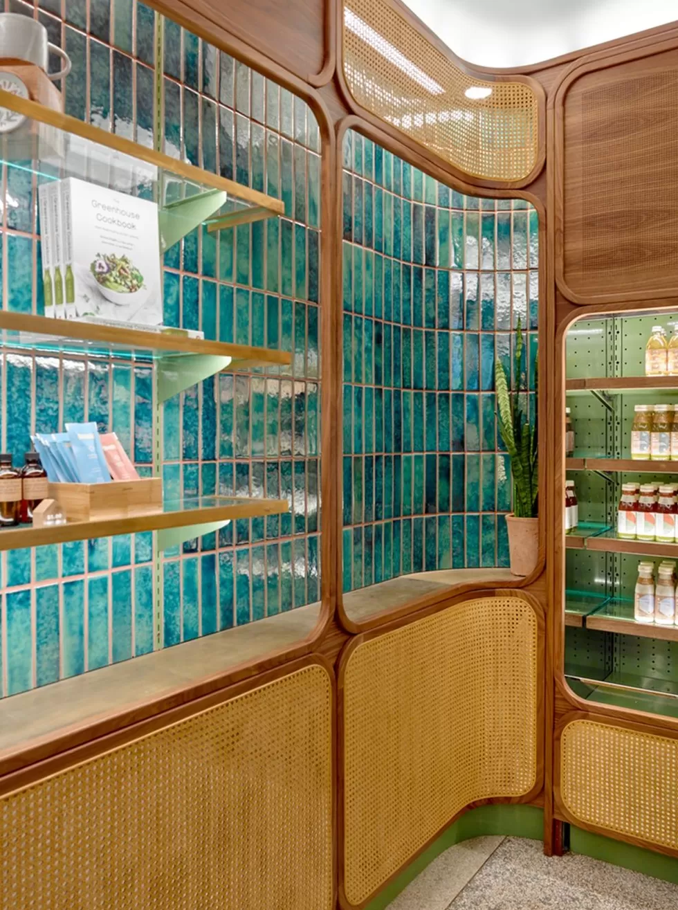 饮品店装修效果图仿古 小小果汁店玩起复古油画风,这次真的美到心坎里了