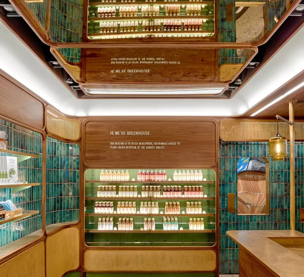 饮品店装修效果图仿古 小小果汁店玩起复古油画风,这次真的美到心坎里了