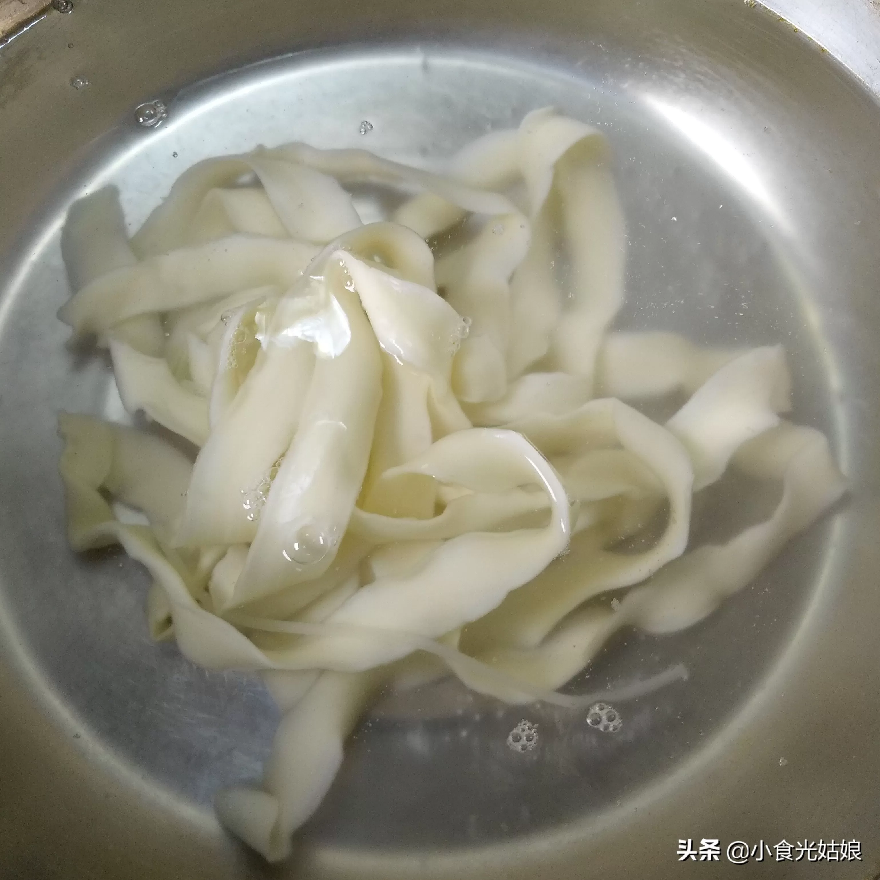 麻辣刀削面 麻辣刀削面,筋道有嚼劲,馋得流口水,椒香麻爽,太过瘾了