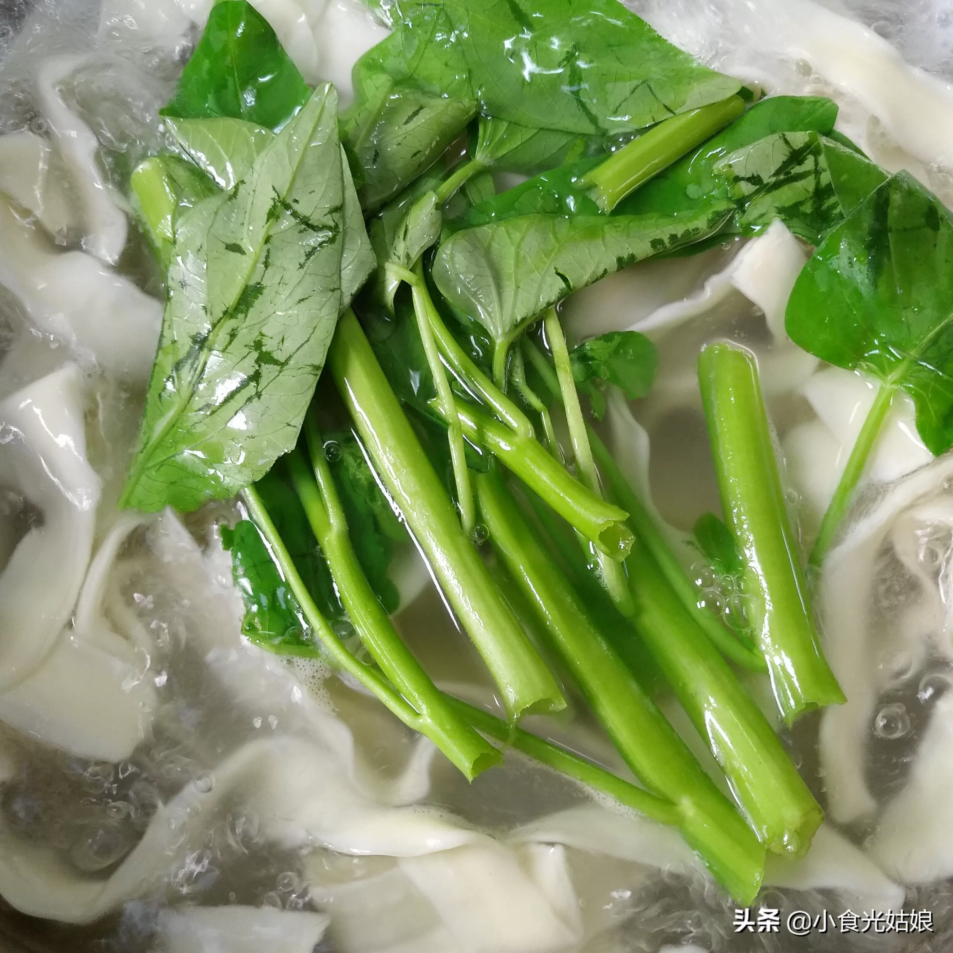 麻辣刀削面 麻辣刀削面,筋道有嚼劲,馋得流口水,椒香麻爽,太过瘾了