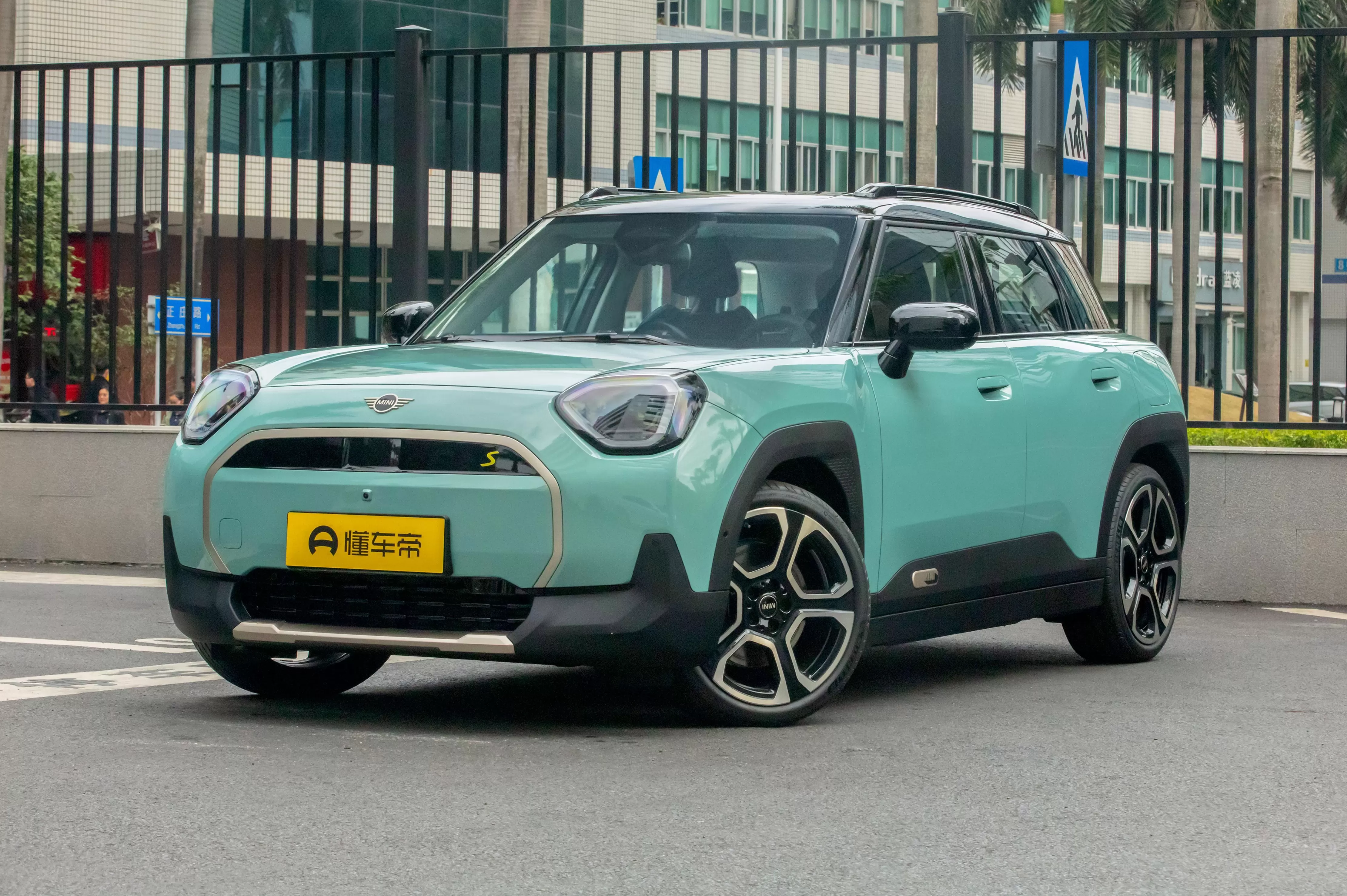 电动汽车代理多款车型 新车 限时价2389万元,电动MINI ACEMAN“盛装舞步”限定套装发布