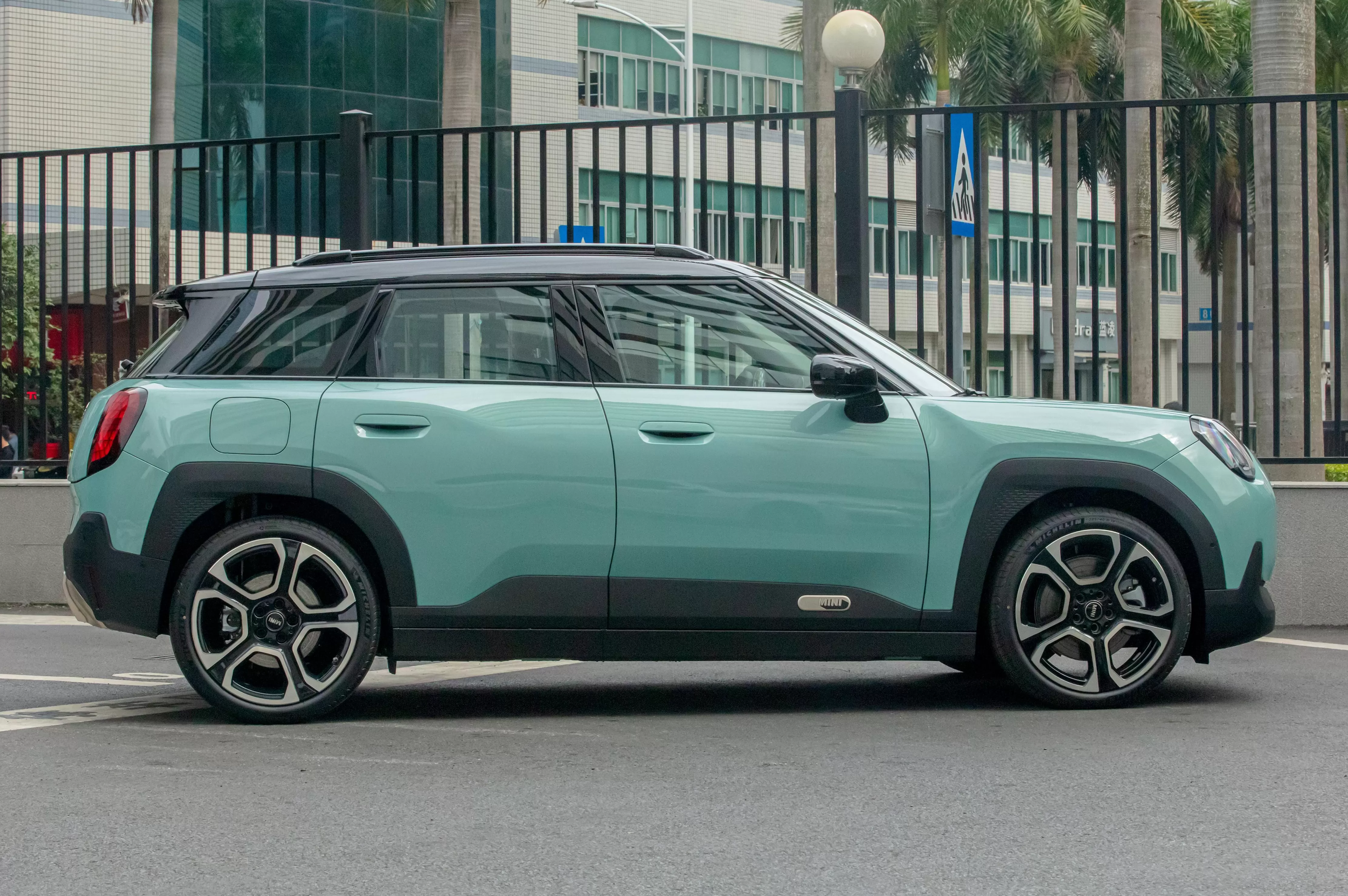 电动汽车代理多款车型 新车 限时价2389万元,电动MINI ACEMAN“盛装舞步”限定套装发布