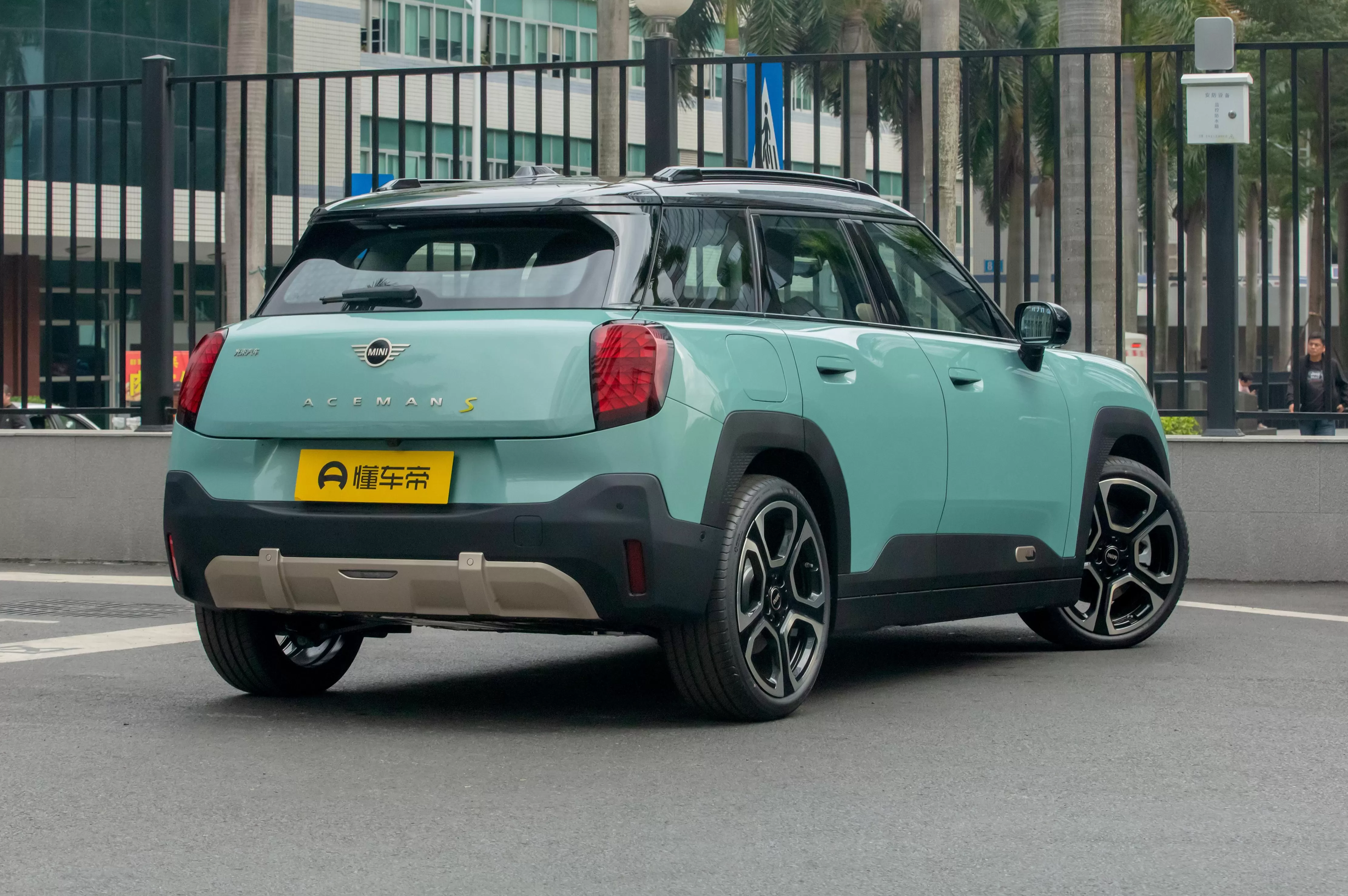 电动汽车代理多款车型 新车 限时价2389万元,电动MINI ACEMAN“盛装舞步”限定套装发布