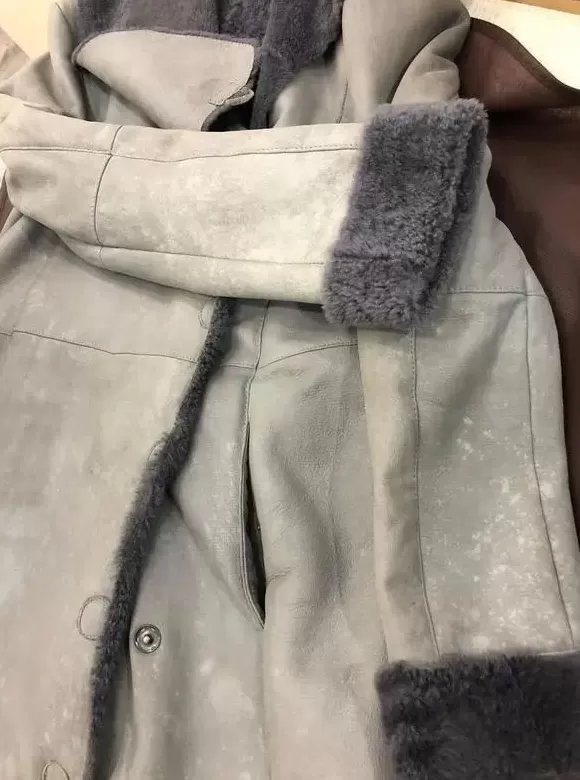 象王干洗价目表 惊呆!8万元阿玛尼皮衣,干洗后布满白斑!消费者**五年,证物离奇消失→