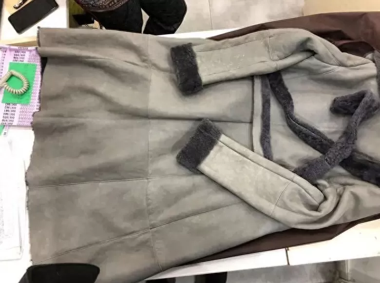 象王干洗价目表 惊呆!8万元阿玛尼皮衣,干洗后布满白斑!消费者**五年,证物离奇消失→ 象王干洗价目表 惊呆!8万元阿玛尼皮衣,干洗后布满白斑!消费者**五年,证物离奇消失→
