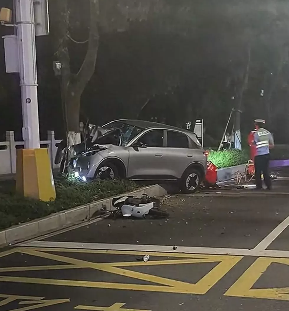 代驾电动车多少钱一辆 起价1979 万元!智己LS6增程版纯电续航450km,油车真没活路了?