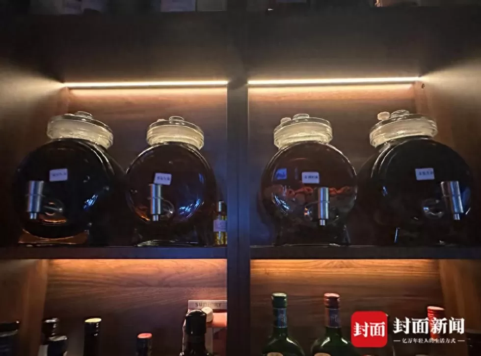 饮品店能卖调制酒吗 微醺饮品是酒不是饮料,卖给未成年人饮用是犯法的!