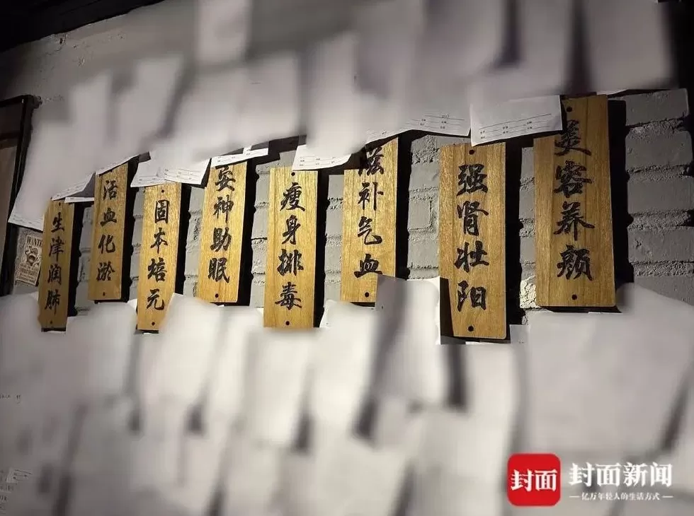 饮品店能卖调制酒吗 微醺饮品是酒不是饮料,卖给未成年人饮用是犯法的!