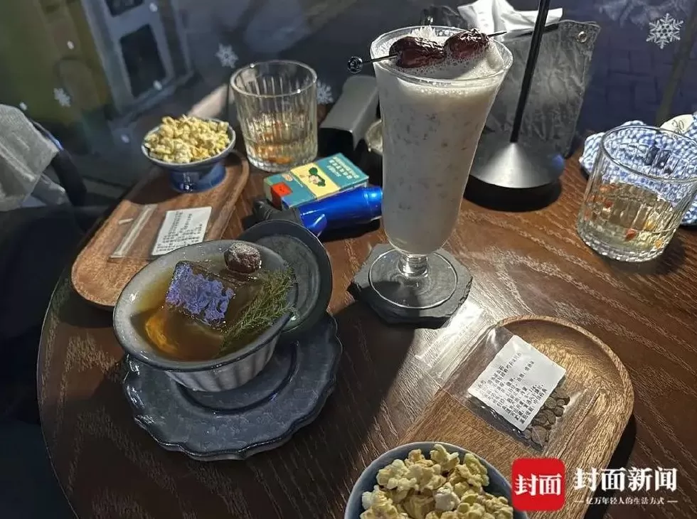 饮品店能卖调制酒吗 微醺饮品是酒不是饮料,卖给未成年人饮用是犯法的!