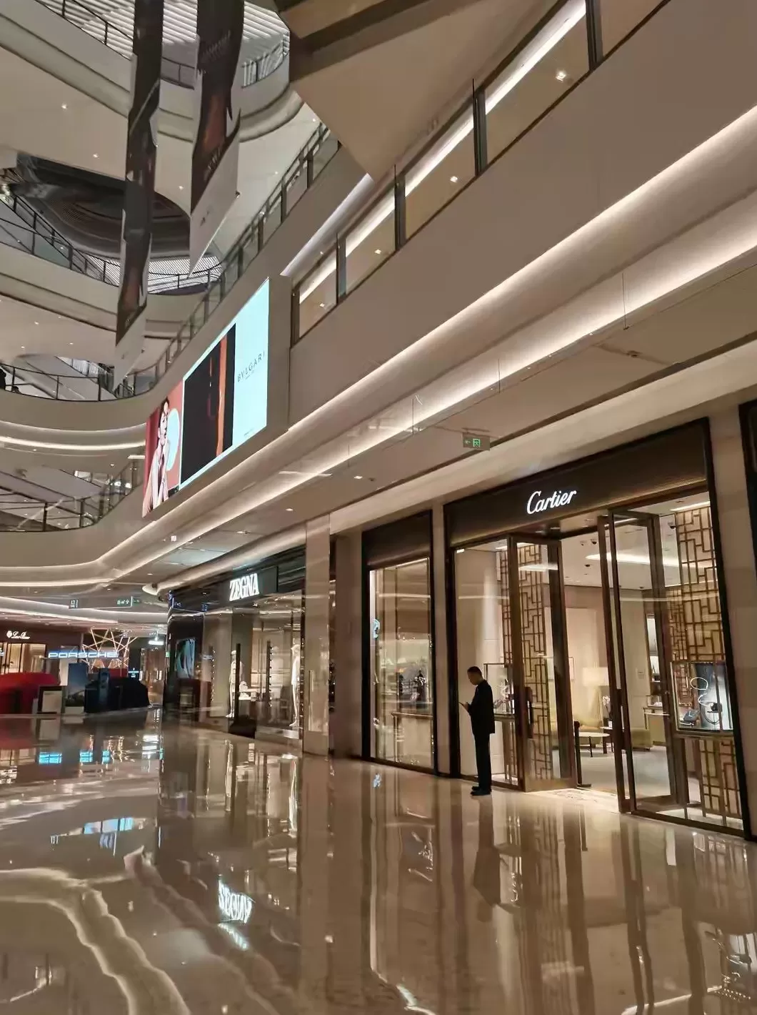 饮品店没客流 日均客流暴跌6成!别在怪电商,商场的“病根”其实在自己身上