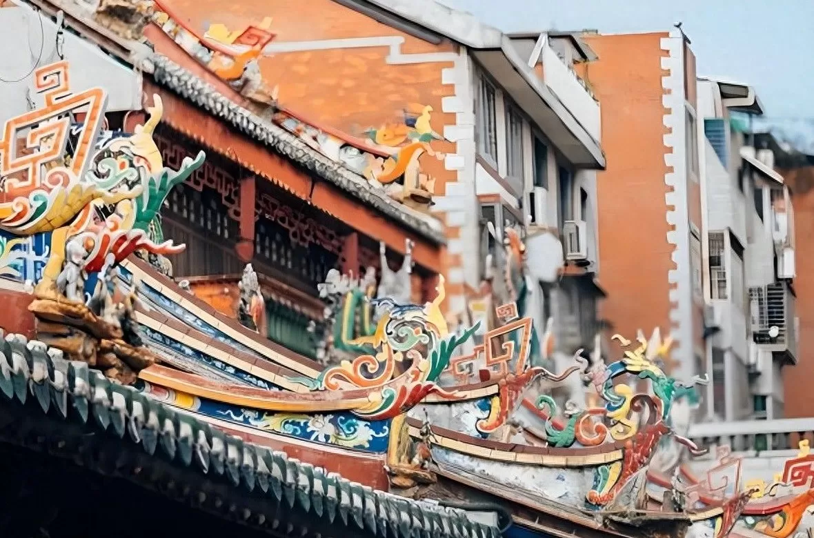 电视背景墙颜色怎么选 全屋定制家具掌握这3种百搭色调,轻松打造高级感