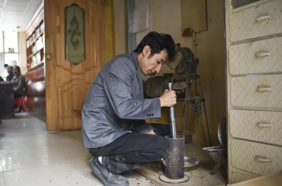 创办校园饮品店计划任务书600字 文化中国行·匠心记丨自治区周年庆系列之和田药茶:药食同源香丝路