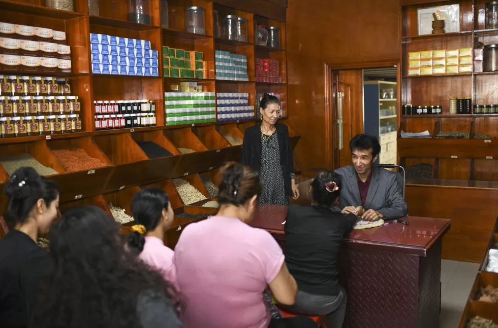 创办校园饮品店计划任务书600字 文化中国行·匠心记丨自治区周年庆系列之和田药茶:药食同源香丝路