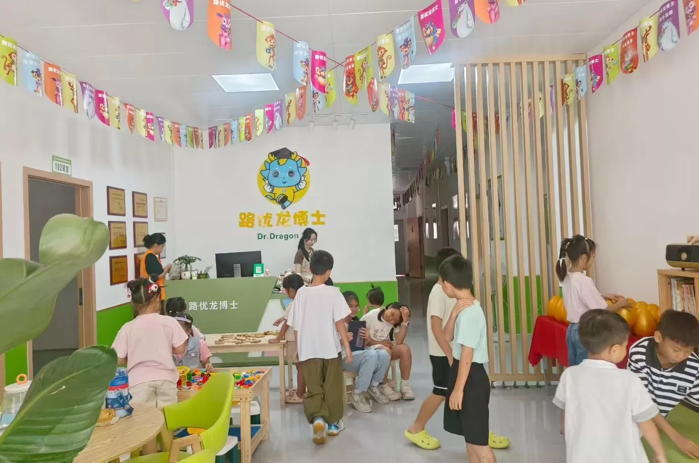 饮品店需要什么 实体店创业选什么好?别再跟风开餐饮!这项目刚需稳,新手也能做