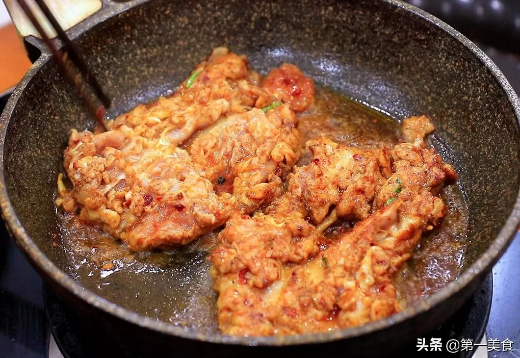 鸡扒和鸡排是一样的吗 不到6块钱!快试试谷言新出的大鸡排,喷香多汁!煎一煎搞定!