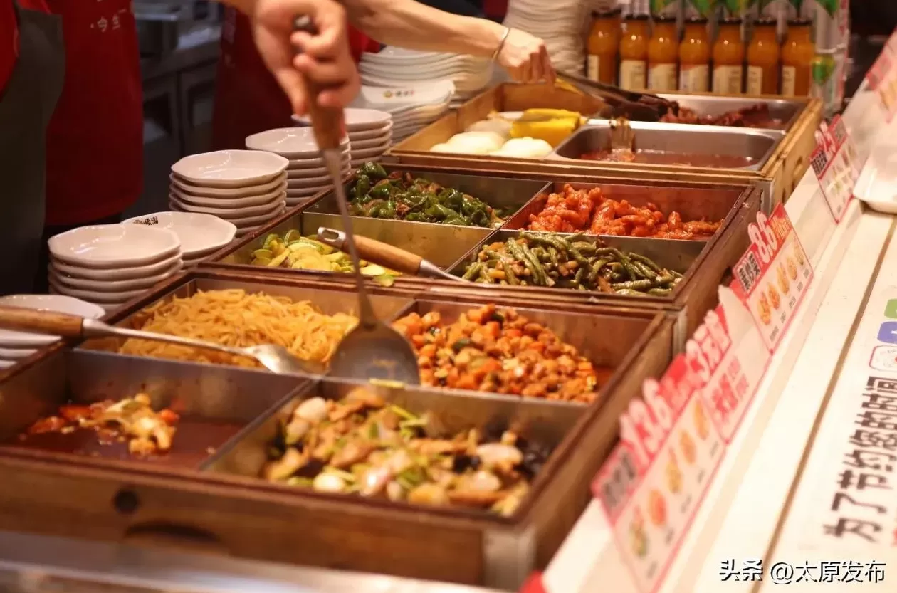 顺溜刀削面视频 “老巷烟火繁华”系列报道12 顺溜削面: 一口香滑 满心欢喜