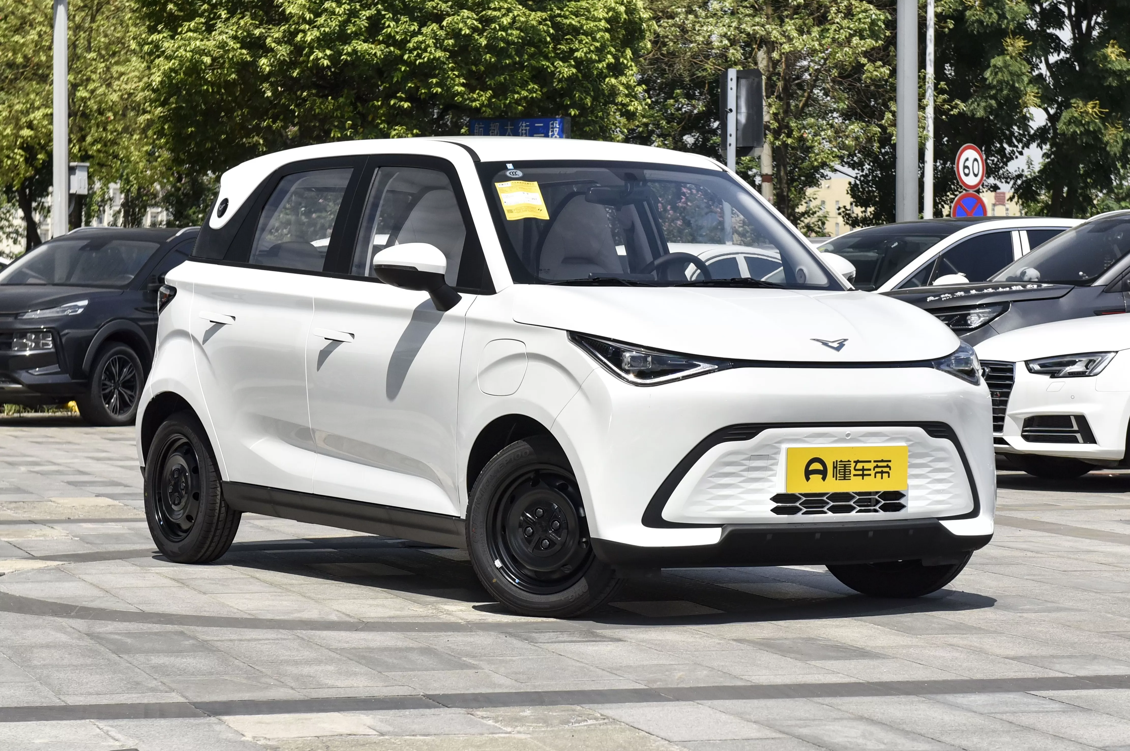 五菱宏光电动汽车代理 新车 399万元五菱宏光MINIEV四门版同级 2025款江铃易至EV2到店