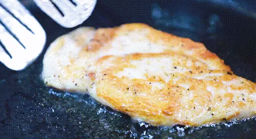 鸡扒和鸡排是一样的吗 不到6块钱!快试试谷言新出的大鸡排,喷香多汁!煎一煎搞定!