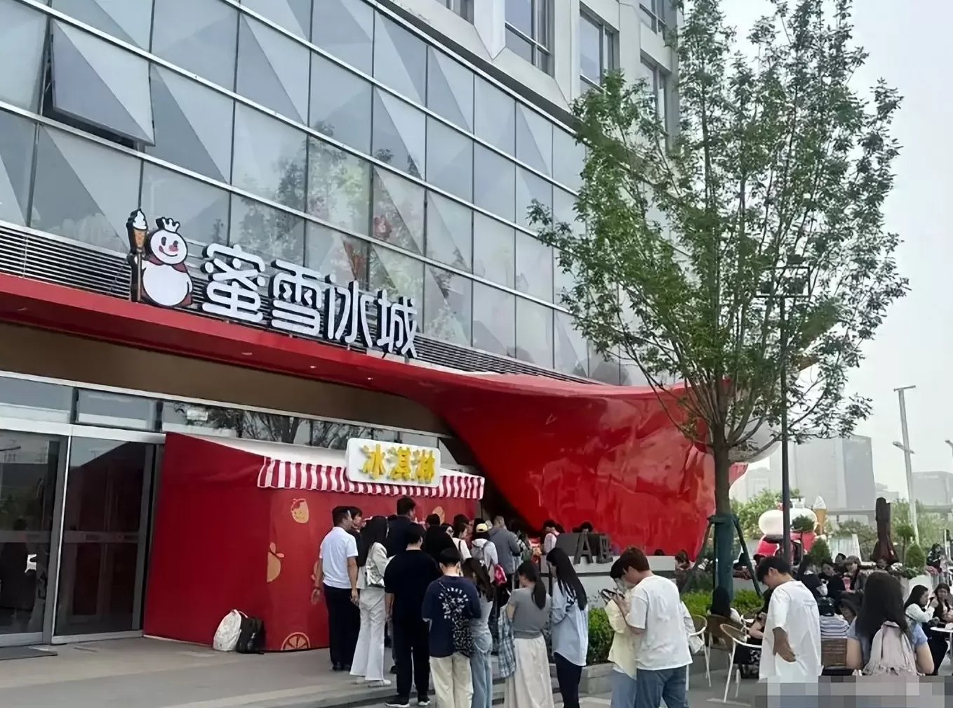 饮品店的利润 1-8月酒饮料茶行业利润增速199%,白酒行业迎来困境反转了吗?