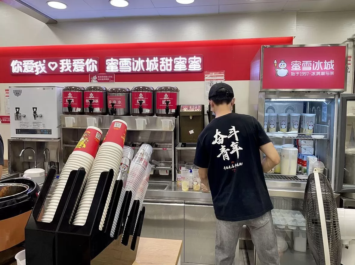 饮品店的利润 1-8月酒饮料茶行业利润增速199%,白酒行业迎来困境反转了吗?